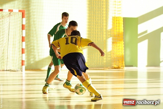 Zdjęcie w galerii na portalu naszraciborz.pl: Puchar starosty w rękach raciborskiej Unii wiadomości z regionu