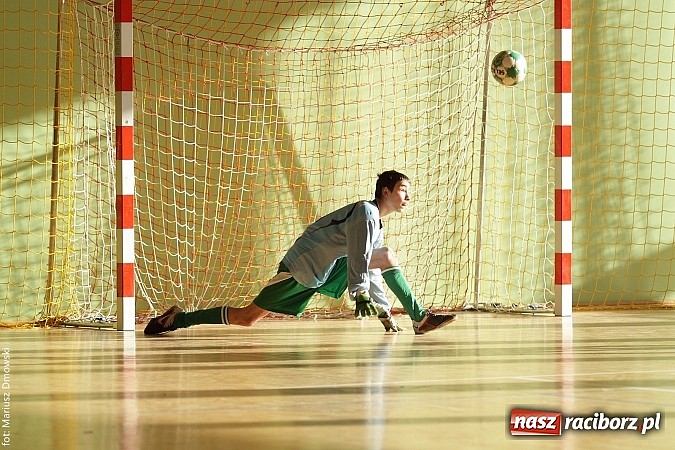 Zdjęcie w galerii na portalu naszraciborz.pl: Puchar starosty w rękach raciborskiej Unii wiadomości z regionu