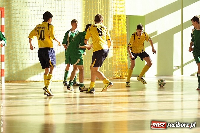 Zdjęcie w galerii na portalu naszraciborz.pl: Puchar starosty w rękach raciborskiej Unii wiadomości z regionu