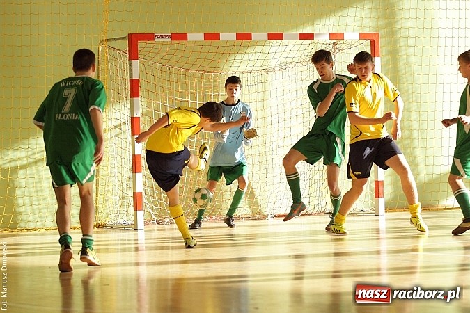 Zdjęcie w galerii na portalu naszraciborz.pl: Puchar starosty w rękach raciborskiej Unii wiadomości z regionu