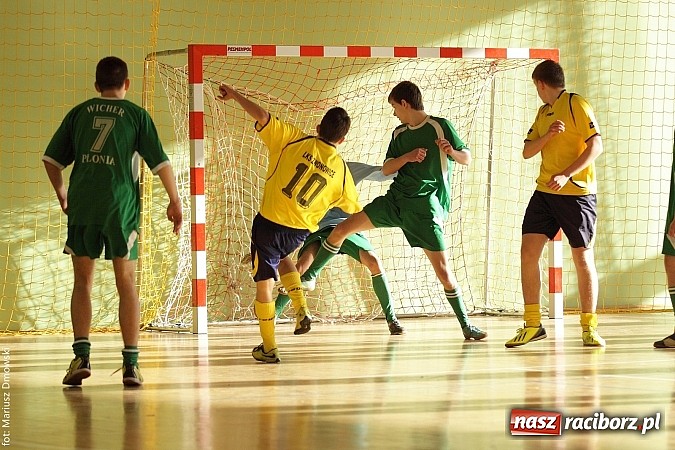 Zdjęcie w galerii na portalu naszraciborz.pl: Puchar starosty w rękach raciborskiej Unii wiadomości z regionu