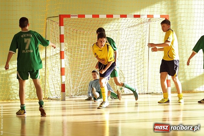 Zdjęcie w galerii na portalu naszraciborz.pl: Puchar starosty w rękach raciborskiej Unii wiadomości z regionu
