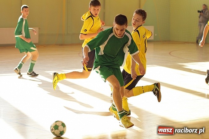 Zdjęcie w galerii na portalu naszraciborz.pl: Puchar starosty w rękach raciborskiej Unii wiadomości z regionu