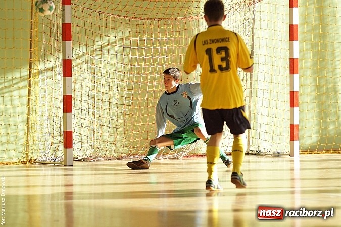 Zdjęcie w galerii na portalu naszraciborz.pl: Puchar starosty w rękach raciborskiej Unii wiadomości z regionu