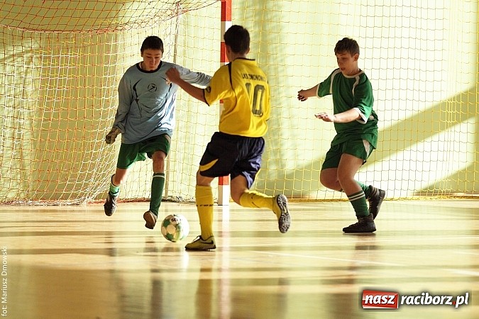 Zdjęcie w galerii na portalu naszraciborz.pl: Puchar starosty w rękach raciborskiej Unii wiadomości z regionu