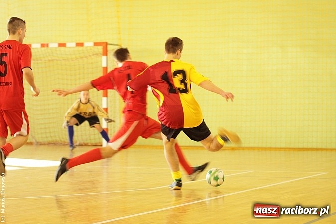 Zdjęcie w galerii na portalu naszraciborz.pl: Puchar starosty w rękach raciborskiej Unii wiadomości z regionu