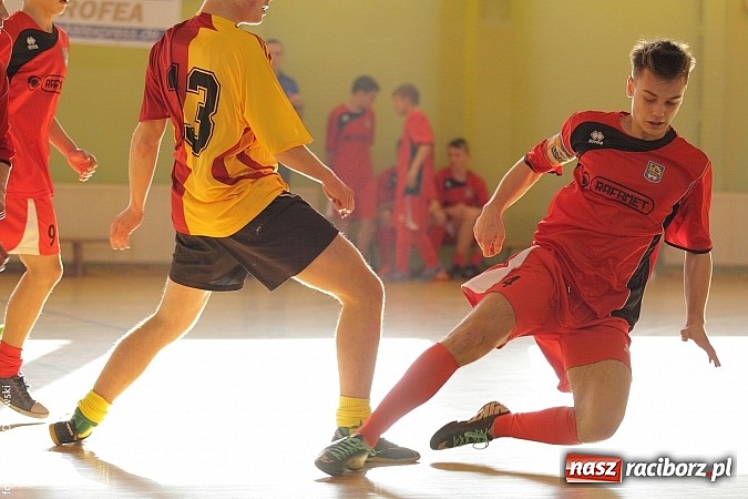 Zdjęcie w galerii na portalu naszraciborz.pl: Puchar starosty w rękach raciborskiej Unii wiadomości z regionu