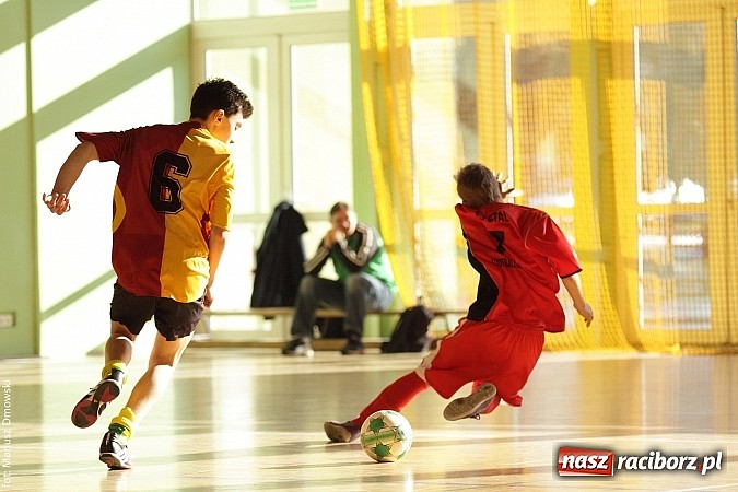 Zdjęcie w galerii na portalu naszraciborz.pl: Puchar starosty w rękach raciborskiej Unii wiadomości z regionu