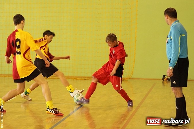 Zdjęcie w galerii na portalu naszraciborz.pl: Puchar starosty w rękach raciborskiej Unii wiadomości z regionu