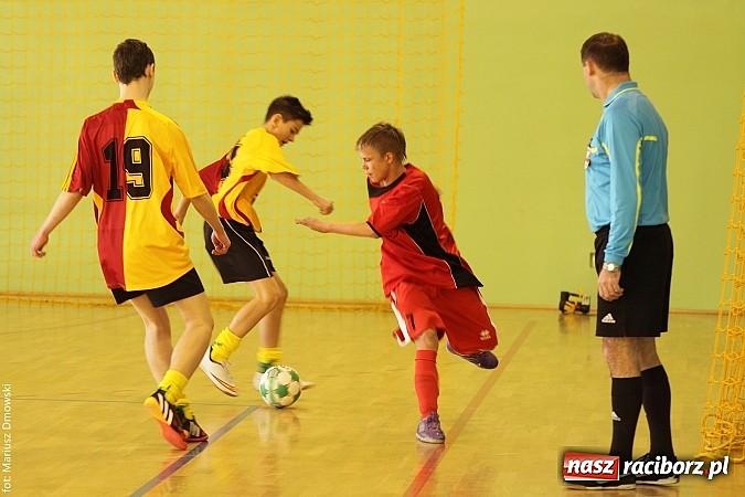 Zdjęcie w galerii na portalu naszraciborz.pl: Puchar starosty w rękach raciborskiej Unii wiadomości z regionu