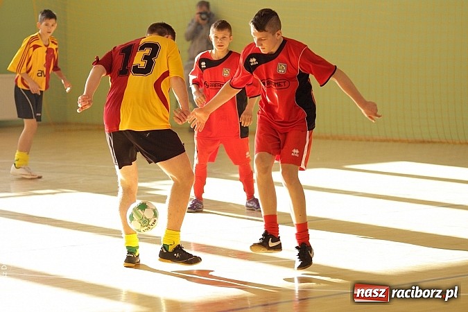 Zdjęcie w galerii na portalu naszraciborz.pl: Puchar starosty w rękach raciborskiej Unii wiadomości z regionu