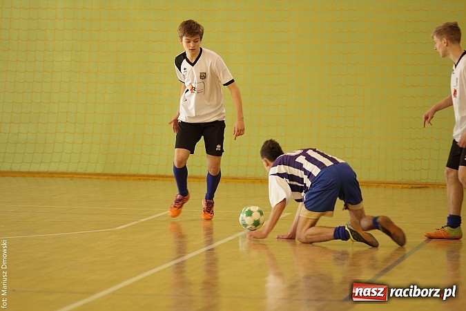 Zdjęcie w galerii na portalu naszraciborz.pl: Puchar starosty w rękach raciborskiej Unii wiadomości z regionu