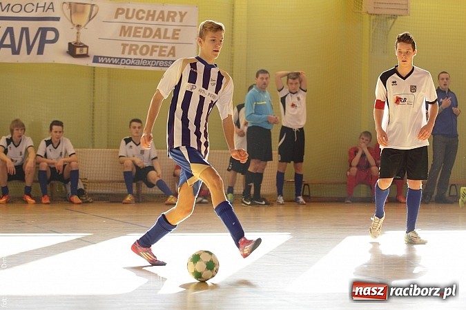 Zdjęcie w galerii na portalu naszraciborz.pl: Puchar starosty w rękach raciborskiej Unii wiadomości z regionu