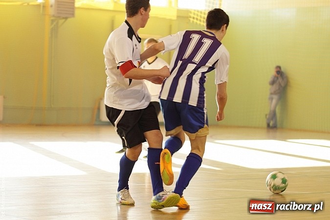 Zdjęcie w galerii na portalu naszraciborz.pl: Puchar starosty w rękach raciborskiej Unii wiadomości z regionu