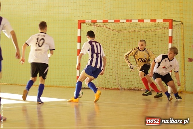 Zdjęcie w galerii na portalu naszraciborz.pl: Puchar starosty w rękach raciborskiej Unii wiadomości z regionu