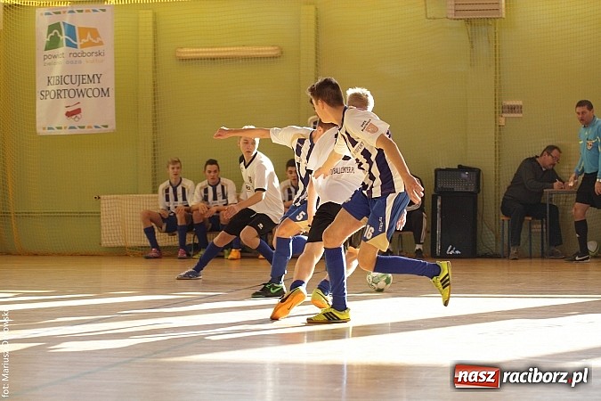 Zdjęcie w galerii na portalu naszraciborz.pl: Puchar starosty w rękach raciborskiej Unii wiadomości z regionu