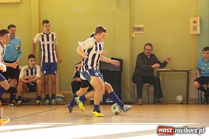 Zdjęcie w galerii na portalu naszraciborz.pl: Puchar starosty w rękach raciborskiej Unii wiadomości z regionu