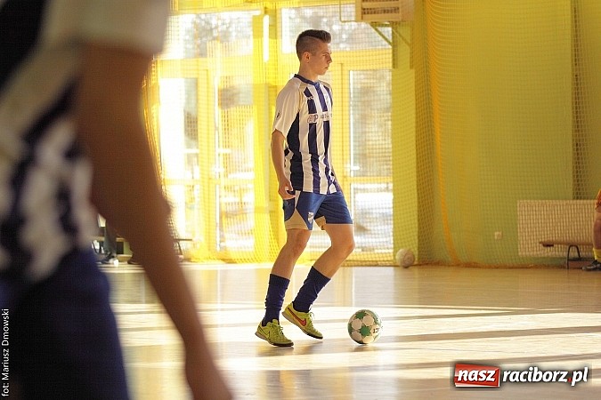 Zdjęcie w galerii na portalu naszraciborz.pl: Puchar starosty w rękach raciborskiej Unii wiadomości z regionu