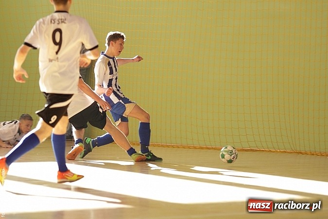 Zdjęcie w galerii na portalu naszraciborz.pl: Puchar starosty w rękach raciborskiej Unii wiadomości z regionu