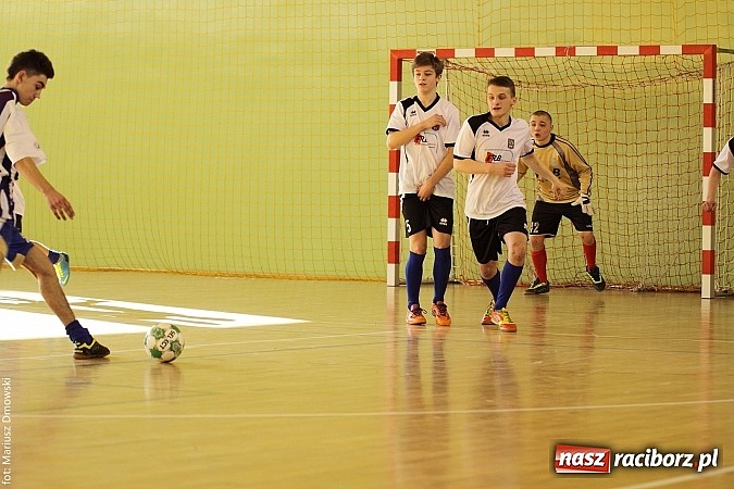 Zdjęcie w galerii na portalu naszraciborz.pl: Puchar starosty w rękach raciborskiej Unii wiadomości z regionu