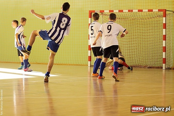 Zdjęcie w galerii na portalu naszraciborz.pl: Puchar starosty w rękach raciborskiej Unii wiadomości z regionu