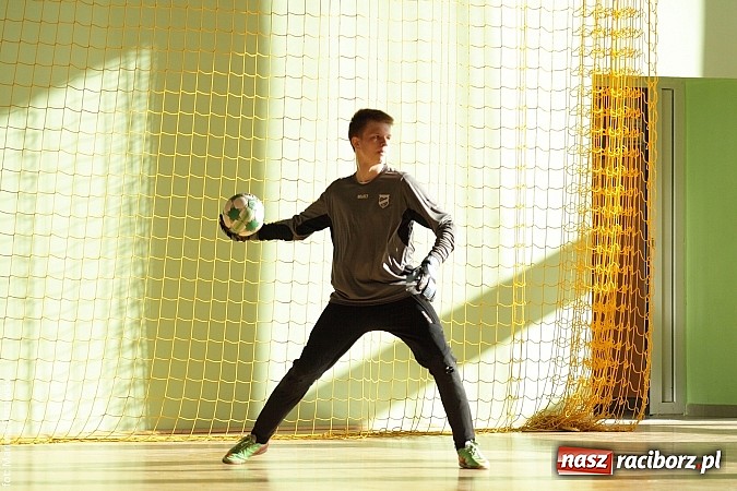 Zdjęcie w galerii na portalu naszraciborz.pl: Puchar starosty w rękach raciborskiej Unii wiadomości z regionu