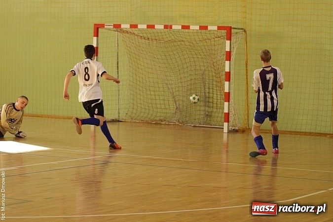 Zdjęcie w galerii na portalu naszraciborz.pl: Puchar starosty w rękach raciborskiej Unii wiadomości z regionu