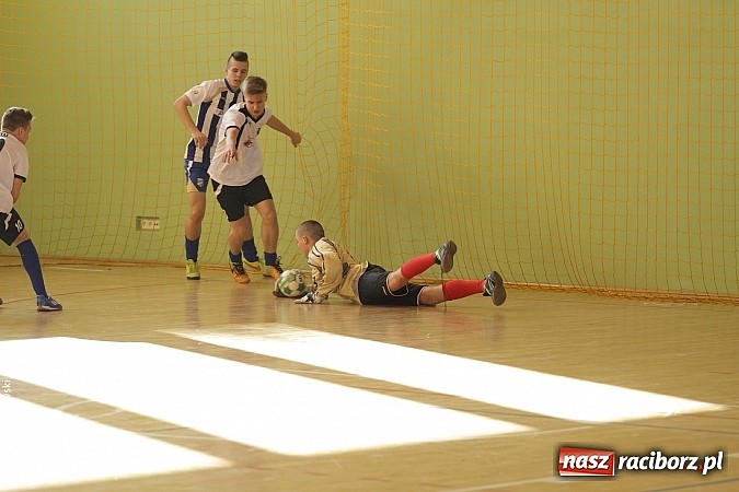 Zdjęcie w galerii na portalu naszraciborz.pl: Puchar starosty w rękach raciborskiej Unii wiadomości z regionu