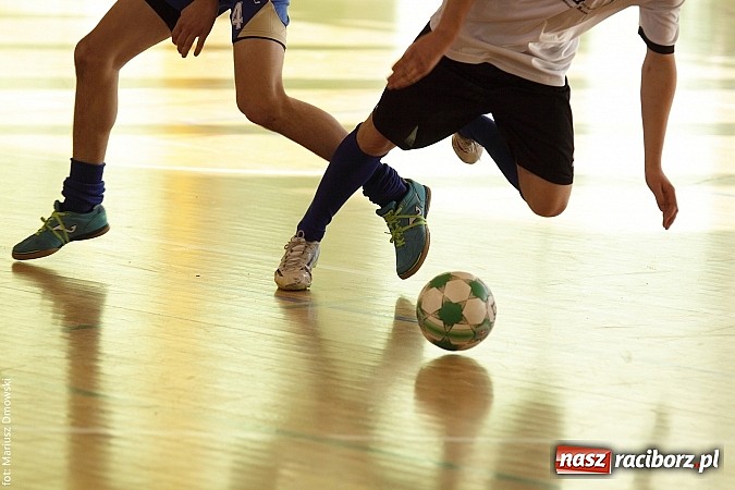 Zdjęcie w galerii na portalu naszraciborz.pl: Puchar starosty w rękach raciborskiej Unii wiadomości z regionu