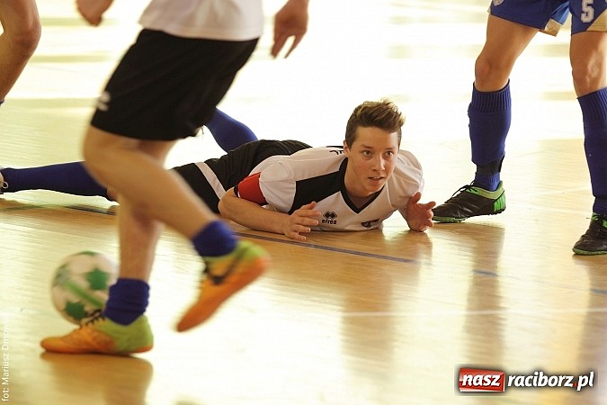 Zdjęcie w galerii na portalu naszraciborz.pl: Puchar starosty w rękach raciborskiej Unii wiadomości z regionu