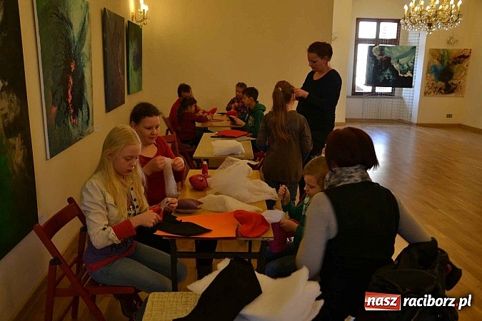 Zdjęcie w galerii na portalu naszraciborz.pl: Walentynkowe spotkanie z pluszakami zakończyło Zamkową Zimową Akademię Nauki wiadomości z regionu