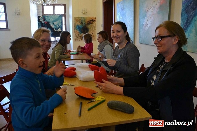 Zdjęcie w galerii na portalu naszraciborz.pl: Walentynkowe spotkanie z pluszakami zakończyło Zamkową Zimową Akademię Nauki wiadomości z regionu