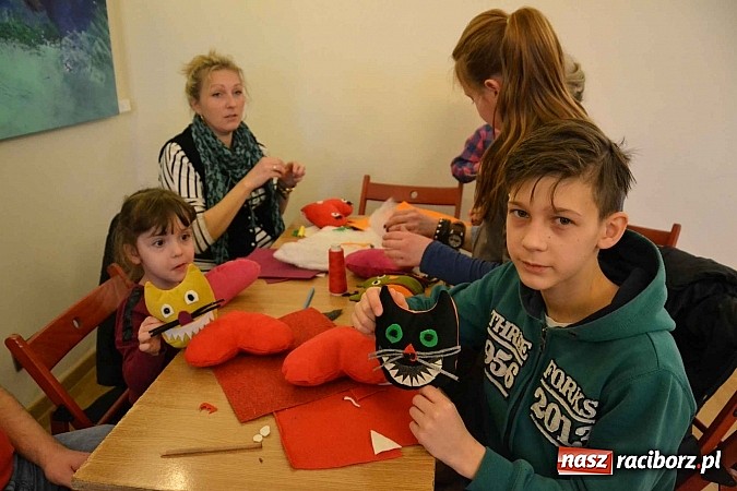 Zdjęcie w galerii na portalu naszraciborz.pl: Walentynkowe spotkanie z pluszakami zakończyło Zamkową Zimową Akademię Nauki wiadomości z regionu