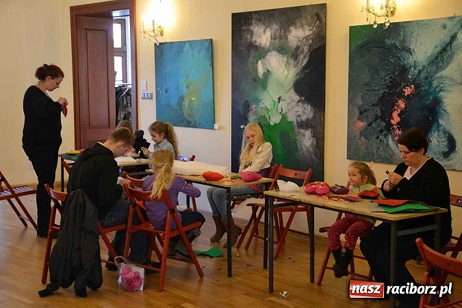 Zdjęcie w galerii na portalu naszraciborz.pl: Walentynkowe spotkanie z pluszakami zakończyło Zamkową Zimową Akademię Nauki wiadomości z regionu