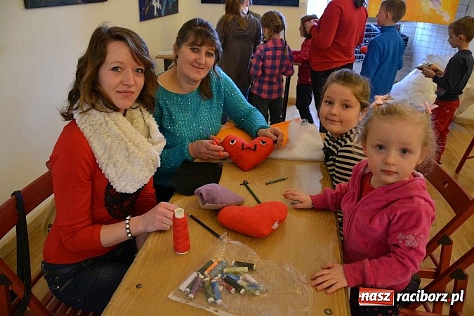 Zdjęcie w galerii na portalu naszraciborz.pl: Walentynkowe spotkanie z pluszakami zakończyło Zamkową Zimową Akademię Nauki wiadomości z regionu