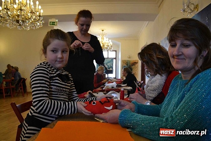 Zdjęcie w galerii na portalu naszraciborz.pl: Walentynkowe spotkanie z pluszakami zakończyło Zamkową Zimową Akademię Nauki wiadomości z regionu