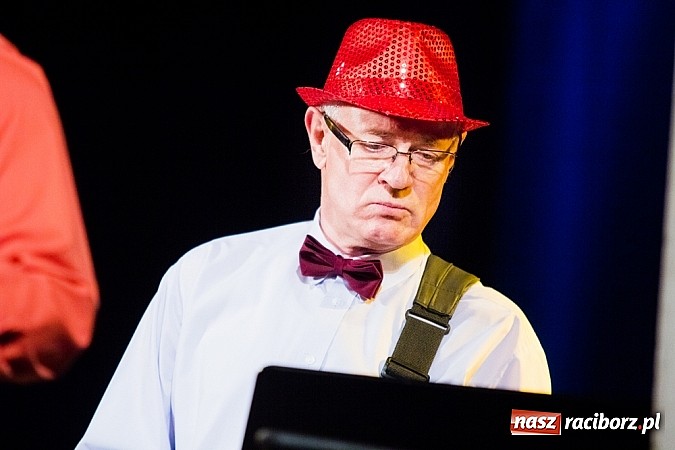 Zdjęcie w galerii na portalu naszraciborz.pl: Koncert zespołu 60+ na deskach Strzechy wiadomości z regionu