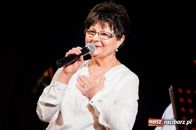 Zdjęcie w galerii na portalu naszraciborz.pl: Koncert zespołu 60+ na deskach Strzechy wiadomości z regionu