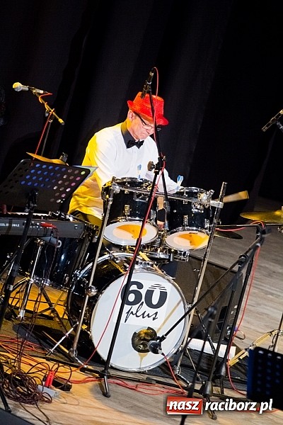 Zdjęcie w galerii na portalu naszraciborz.pl: Koncert zespołu 60+ na deskach Strzechy wiadomości z regionu