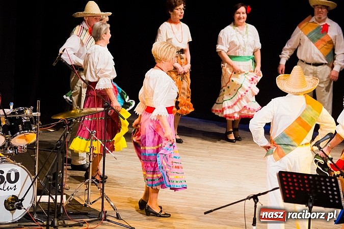 Zdjęcie w galerii na portalu naszraciborz.pl: Koncert zespołu 60+ na deskach Strzechy wiadomości z regionu