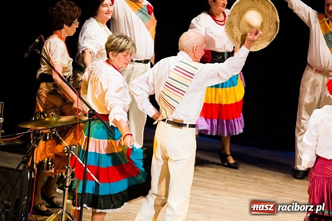 Zdjęcie w galerii na portalu naszraciborz.pl: Koncert zespołu 60+ na deskach Strzechy wiadomości z regionu