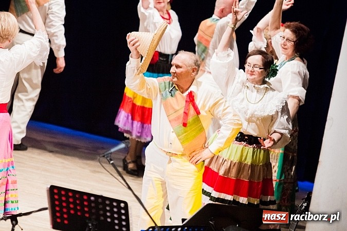 Zdjęcie w galerii na portalu naszraciborz.pl: Koncert zespołu 60+ na deskach Strzechy wiadomości z regionu