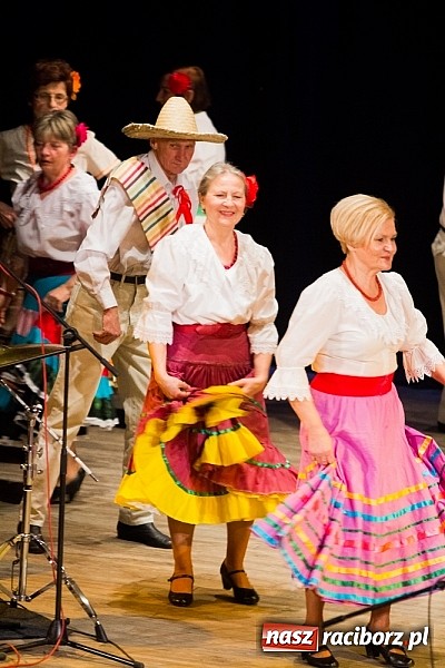 Zdjęcie w galerii na portalu naszraciborz.pl: Koncert zespołu 60+ na deskach Strzechy wiadomości z regionu