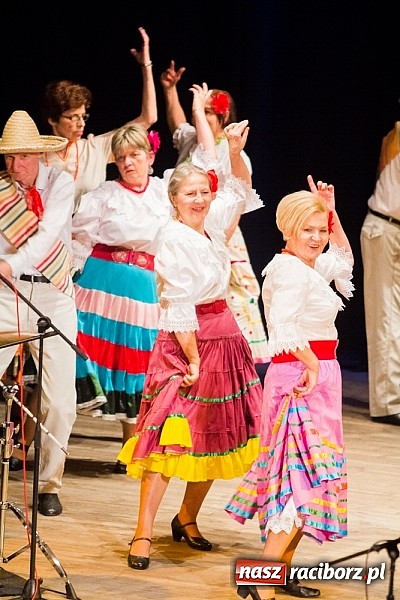 Zdjęcie w galerii na portalu naszraciborz.pl: Koncert zespołu 60+ na deskach Strzechy wiadomości z regionu
