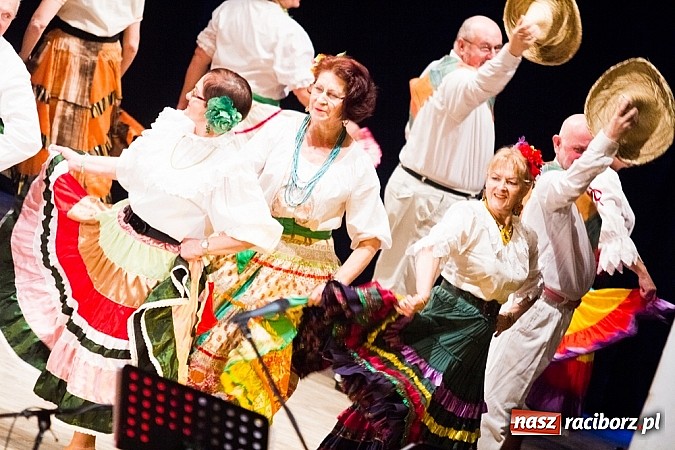 Zdjęcie w galerii na portalu naszraciborz.pl: Koncert zespołu 60+ na deskach Strzechy wiadomości z regionu