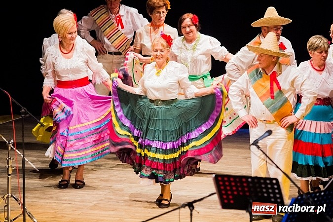 Zdjęcie w galerii na portalu naszraciborz.pl: Koncert zespołu 60+ na deskach Strzechy wiadomości z regionu