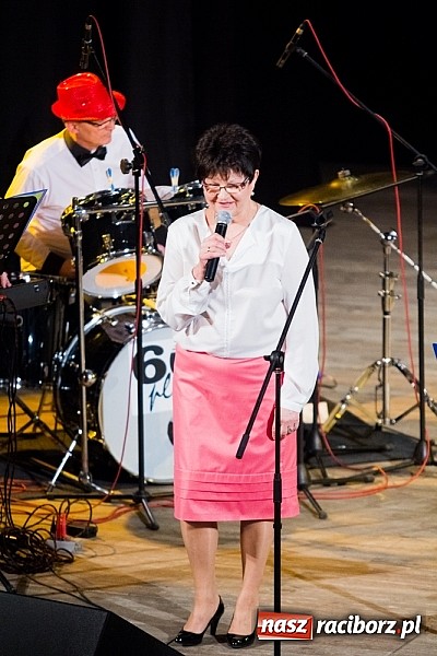 Zdjęcie w galerii na portalu naszraciborz.pl: Koncert zespołu 60+ na deskach Strzechy wiadomości z regionu