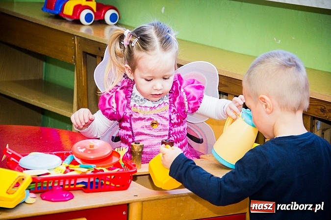 Zdjęcie w galerii na portalu naszraciborz.pl: Wesoły Bal Karnawałowy w Przedszkolu nr 5 wiadomości z regionu