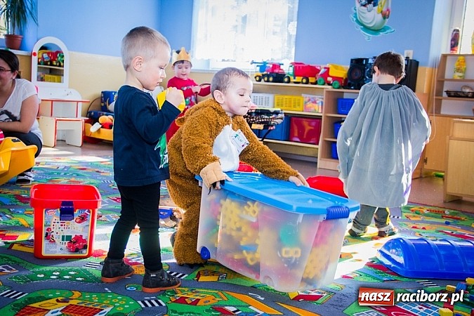 Zdjęcie w galerii na portalu naszraciborz.pl: Wesoły Bal Karnawałowy w Przedszkolu nr 5 wiadomości z regionu