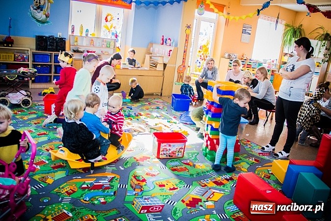 Zdjęcie w galerii na portalu naszraciborz.pl: Wesoły Bal Karnawałowy w Przedszkolu nr 5 wiadomości z regionu